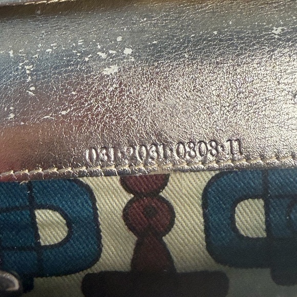 Gucci Silver/goldish Embossed Wallet (project piece) - Picture 9 of 11